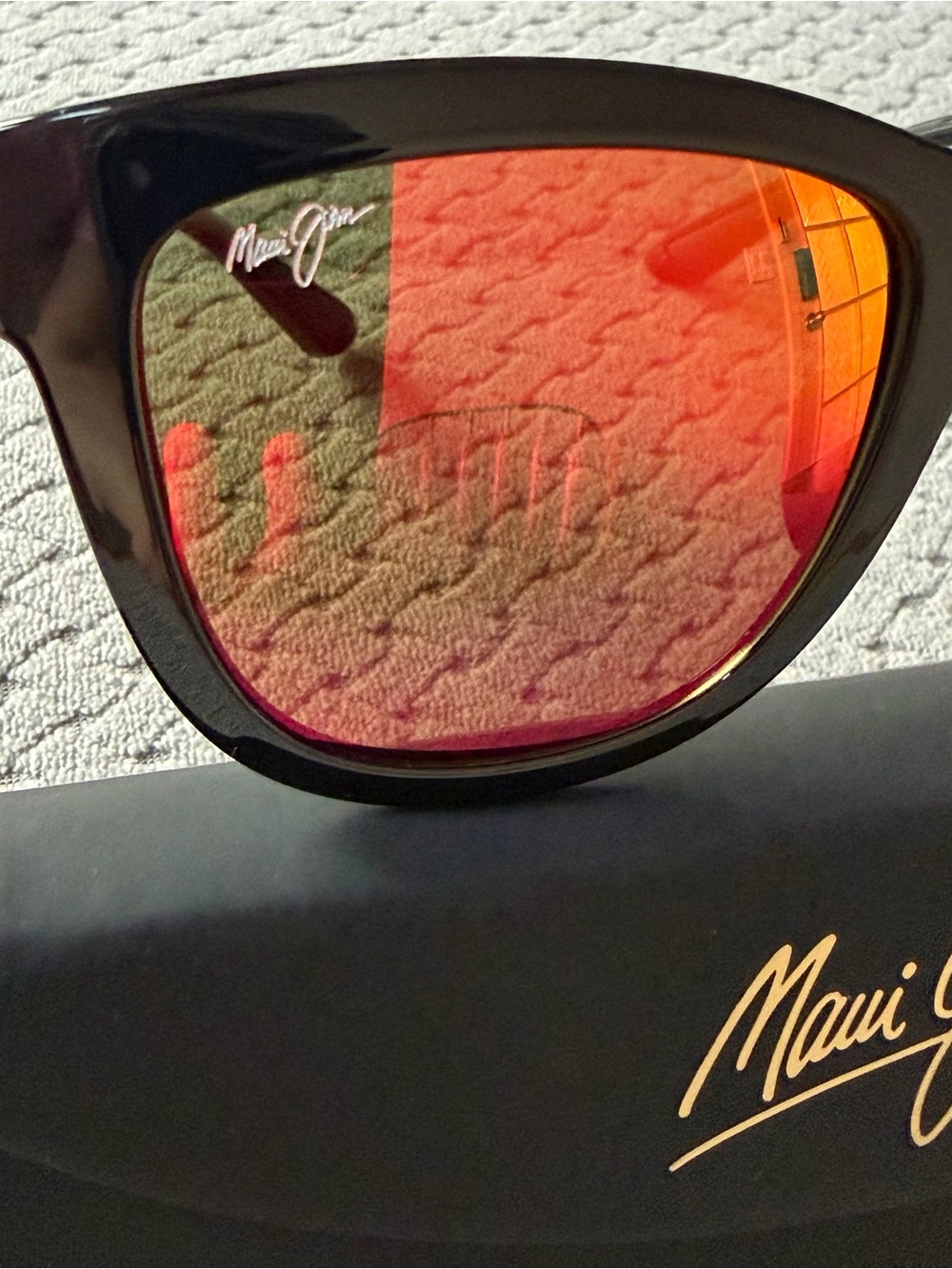 Maui Jim Unisex Black Frame and Hawaii Lava Mirror Sunglasses NWOT - Picture 9 of 11